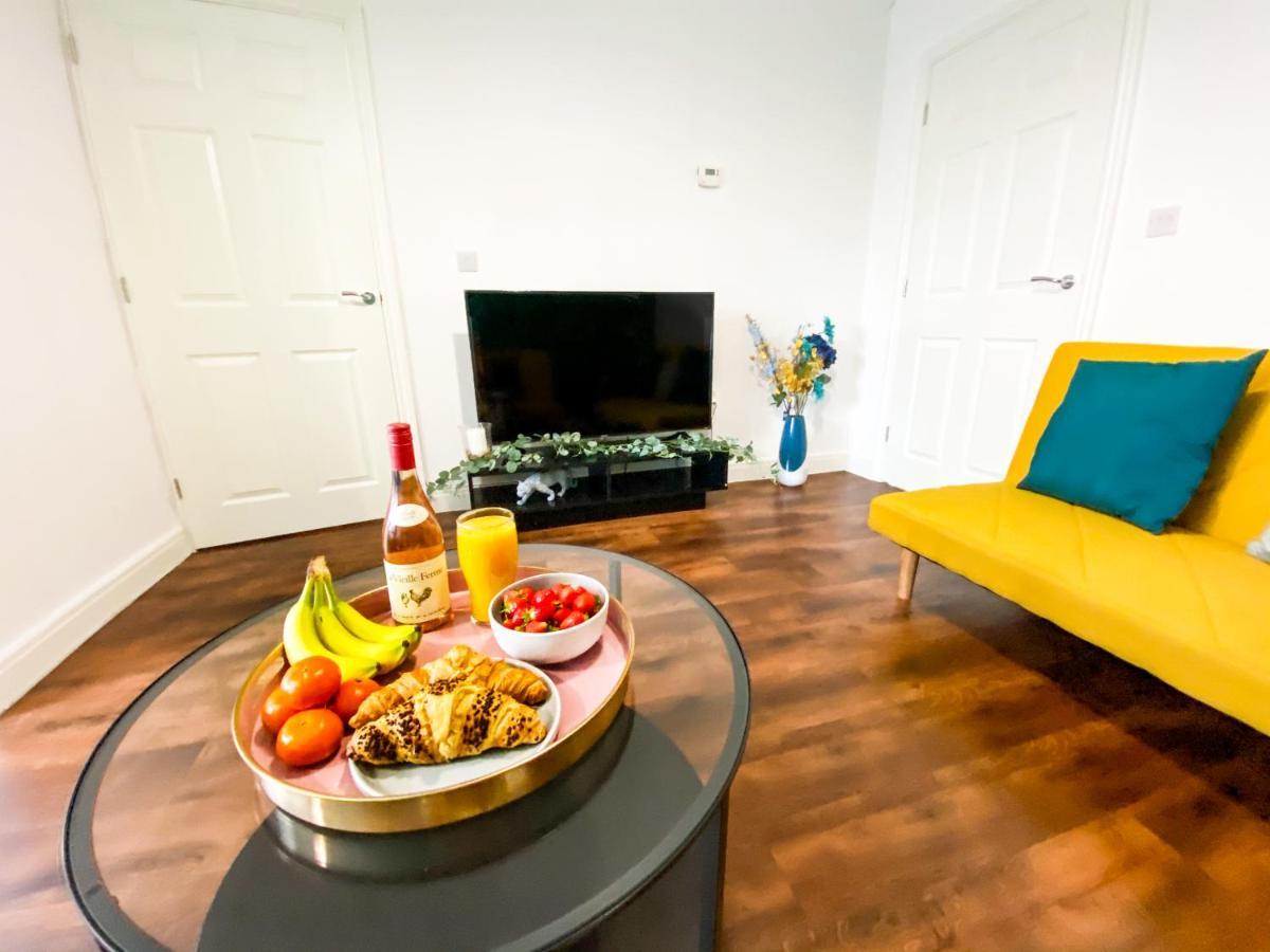 Contractor Specialist, 3 Bedroom House With Free Parking, Wifi & Netflix! Milton Keynes