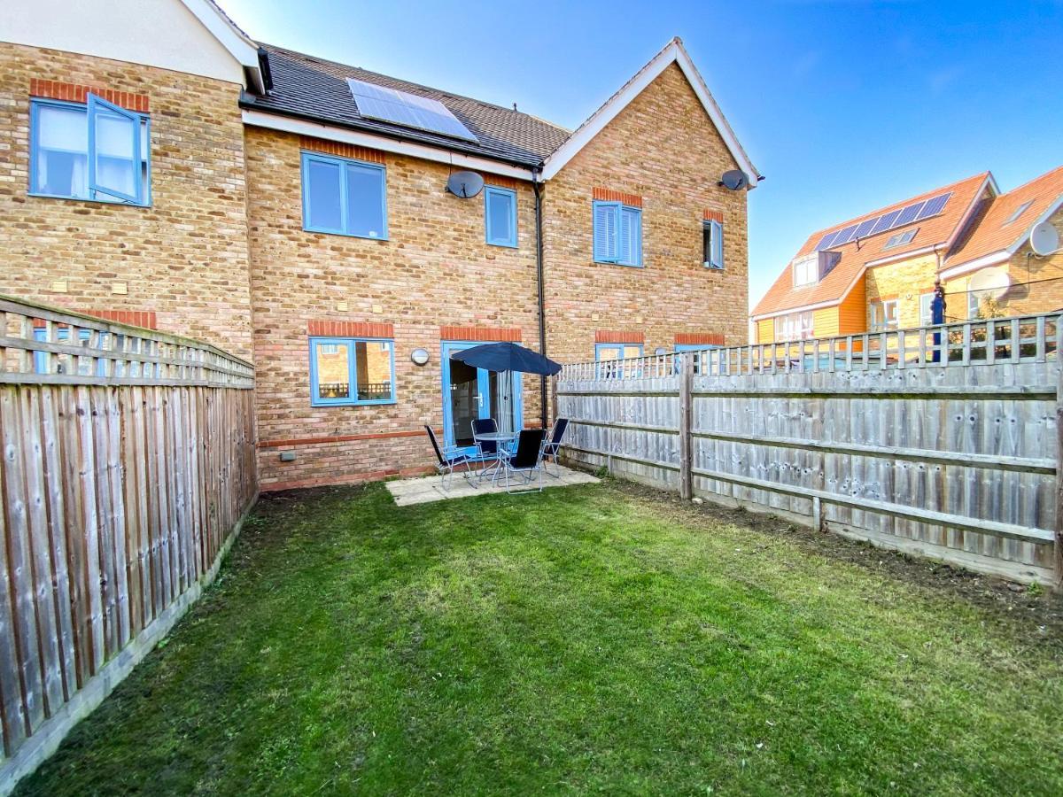 Homestay Contractor Specialist, 3 Bedroom House With Free Parking, Wifi & Netflix!