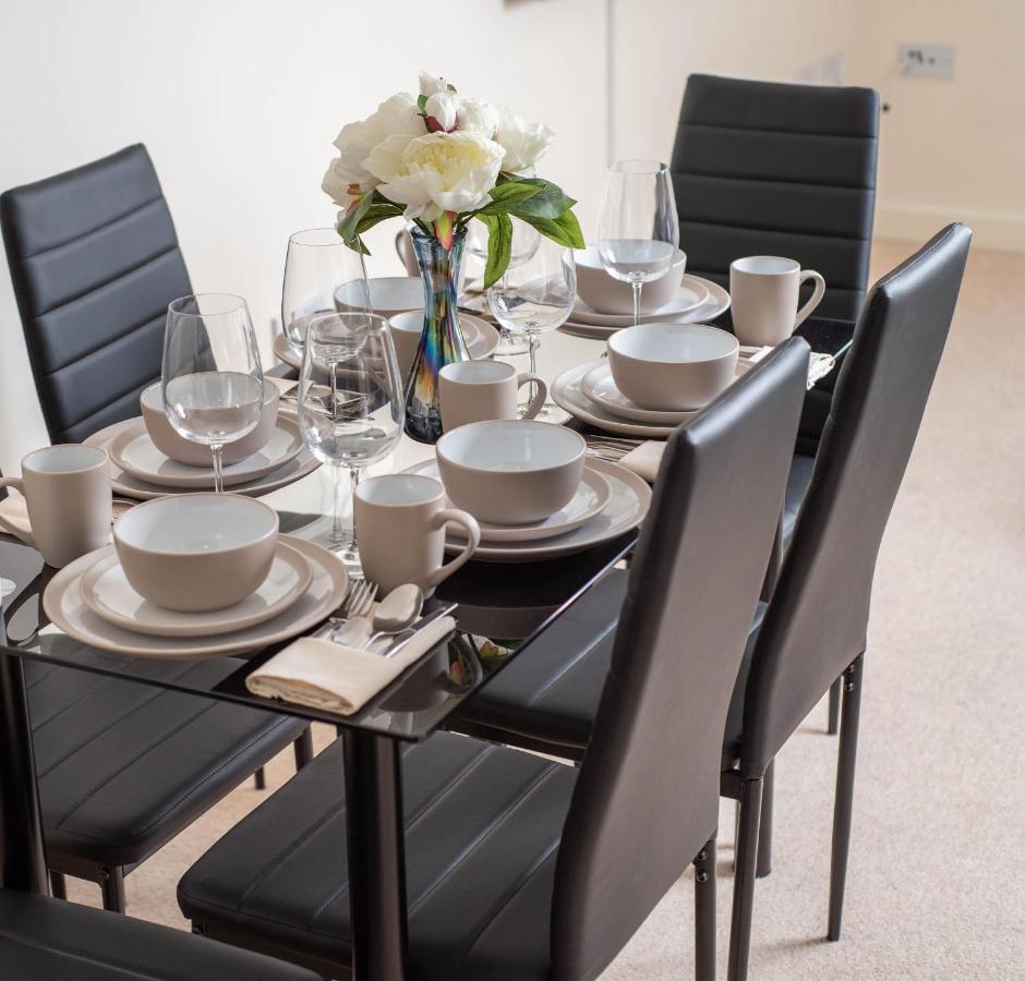 Virexxa Bletchley - Executive - 2bed Flat With Free Parking Apartment *