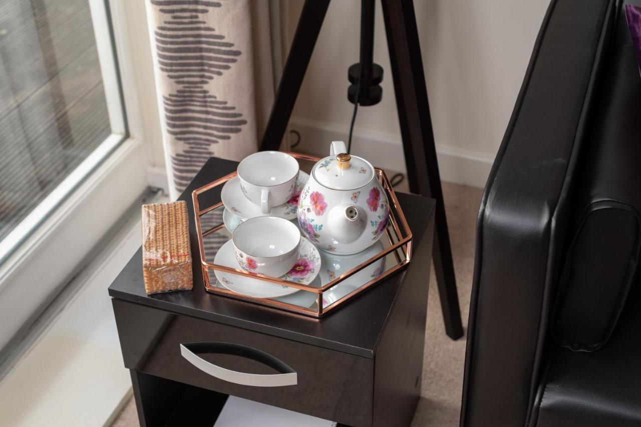 Virexxa Bletchley - Executive - 2bed Flat With Free Parking Apartment *