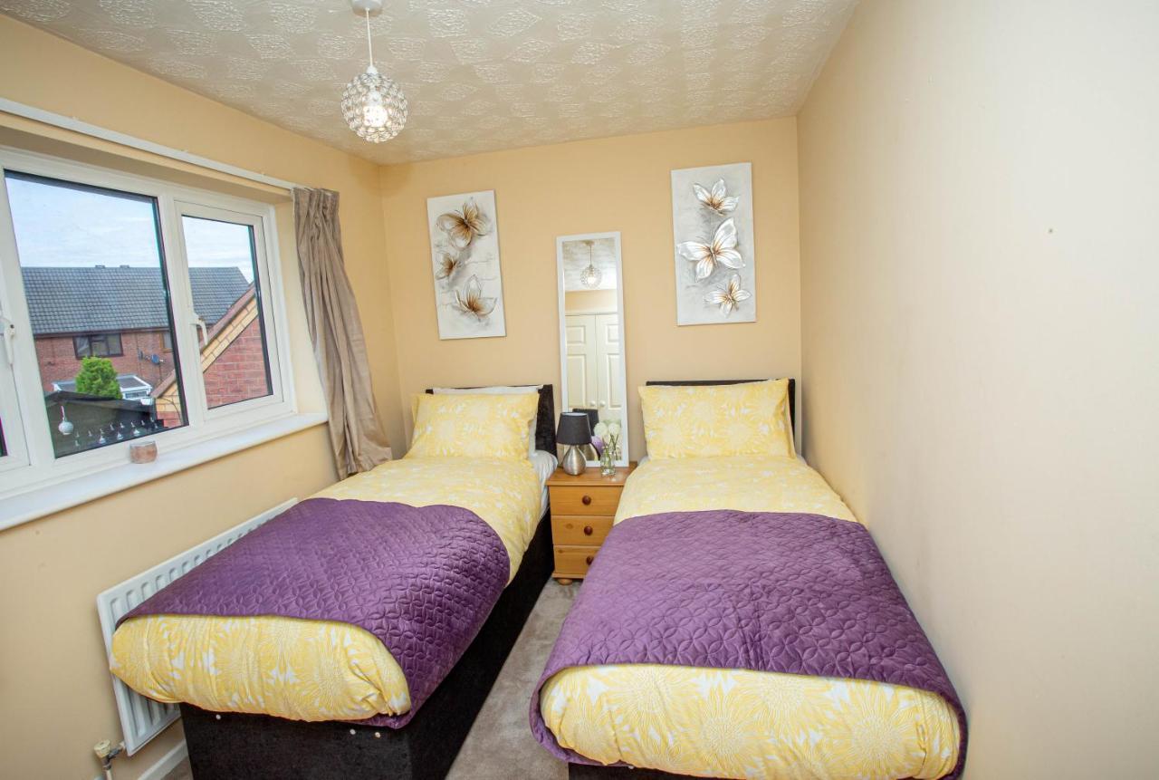 Apartment Spacious Contractor House For Large Groups- Up To 4 Private Parking By Ideyfine Milton Keynes
