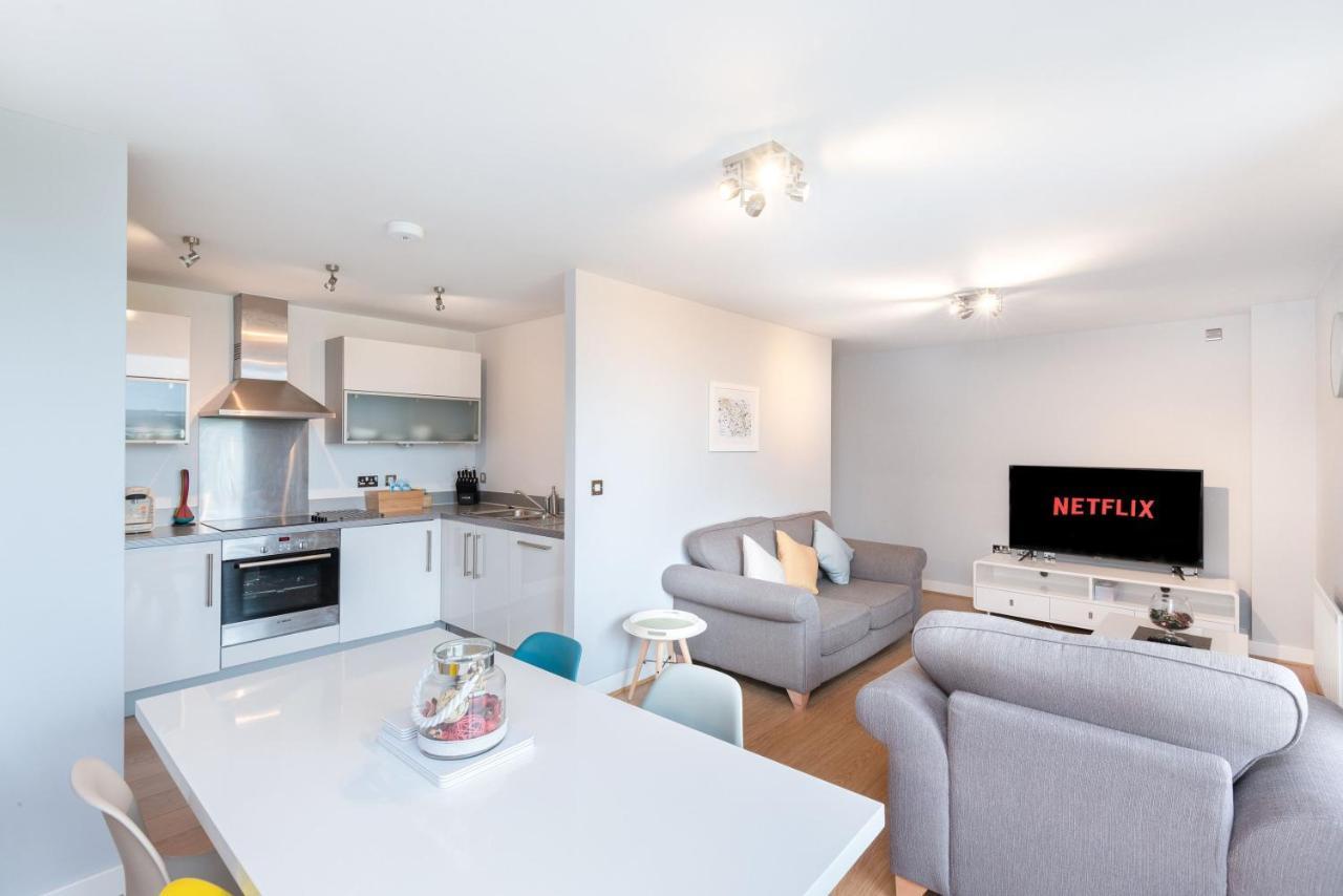 The Vizion Serviced From Pincott - Free Parking, Private Balcony, And Wifi Milton Keynes
