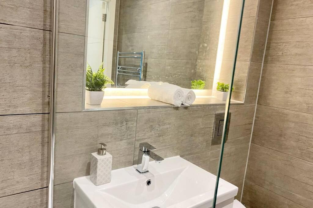 Smartrips - The Atrium Apartment Milton Keynes