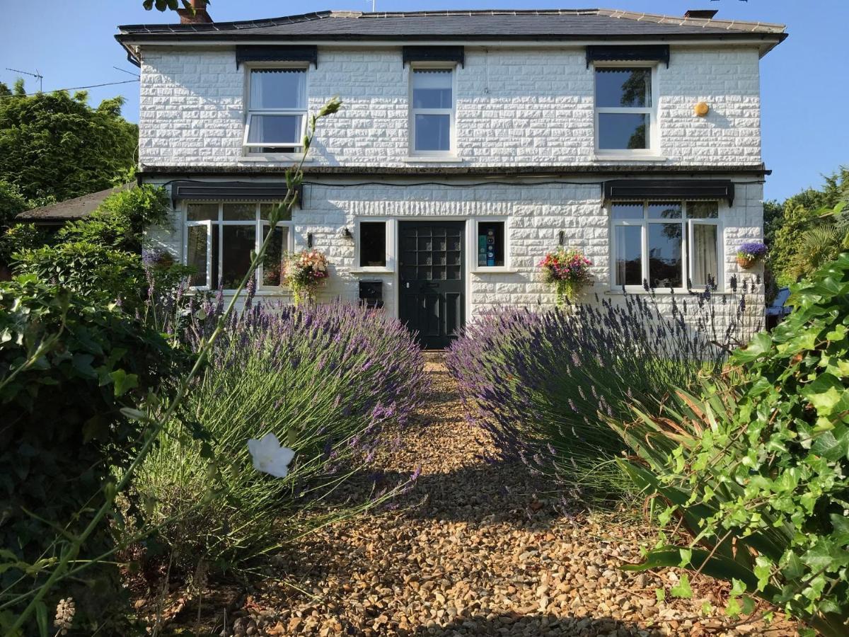 The White House Bed & Breakfast Milton Keynes
