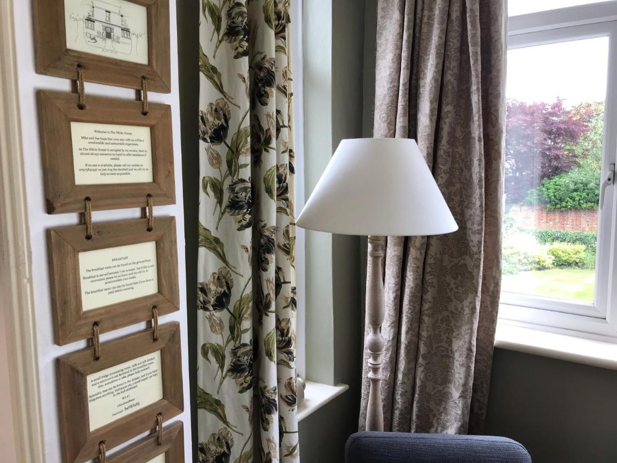 Bed & Breakfast The White House 3*