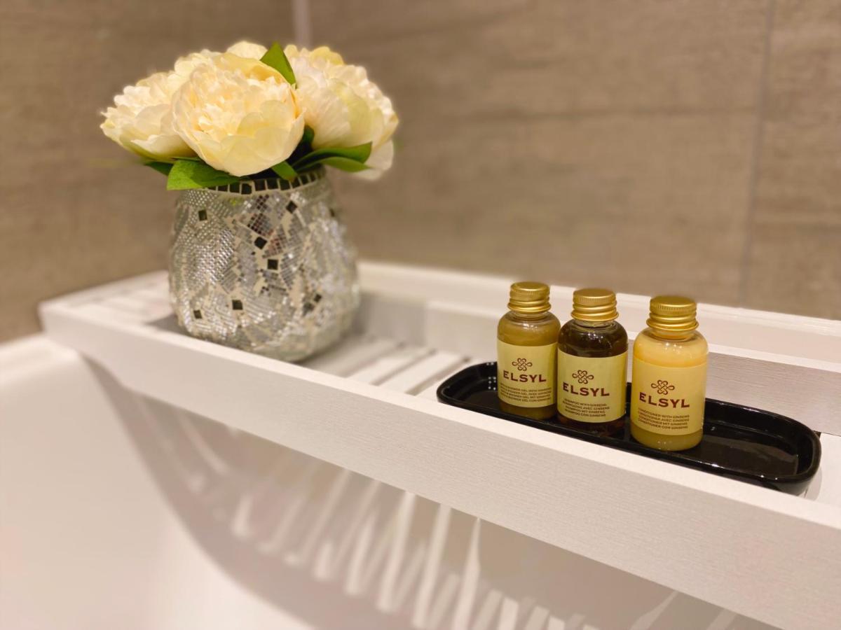 Newpointe Stunning 1-bedroom Serviced *