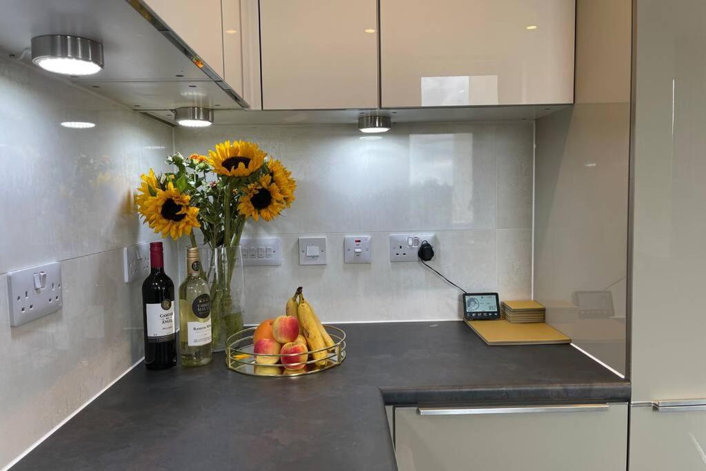 Park View Luxury 2-bedroom Serviced Apartment. Milton Keynes