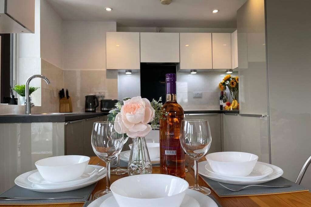 Park View Luxury 2-bedroom Serviced Apartment.