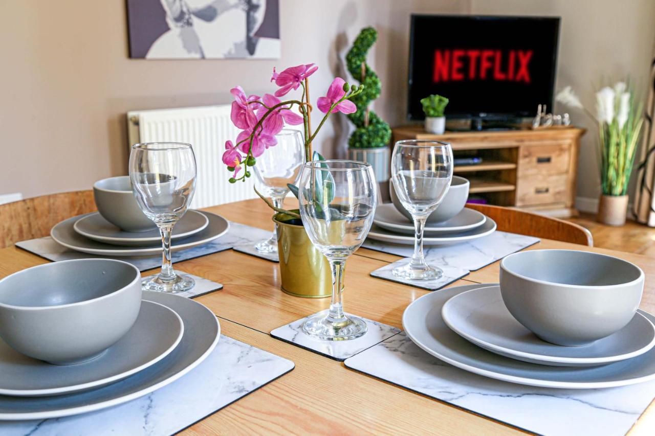Luxury Mk Apartment: Smart Living With Parking & Balcony Apartamento