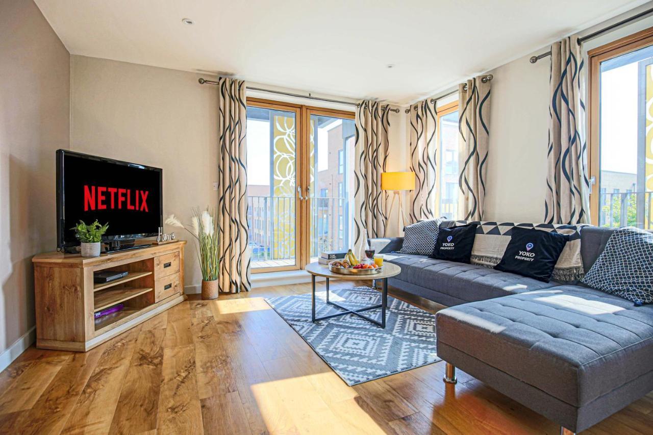 Luxury Mk Apartment: Smart Living With Parking & Balcony Milton Keynes