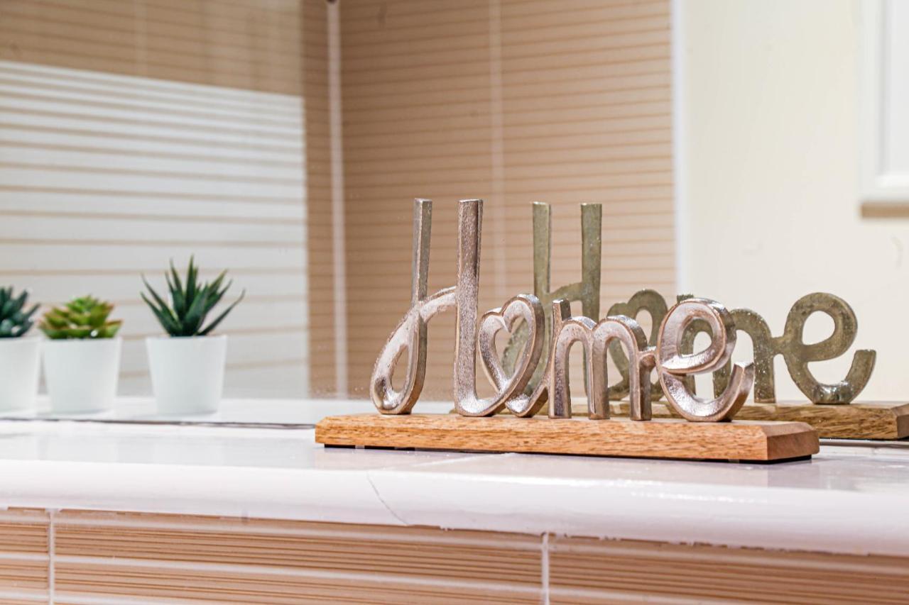 Luxury Mk Apartment: Smart Living With Parking & Balcony Apartamento Milton Keynes
