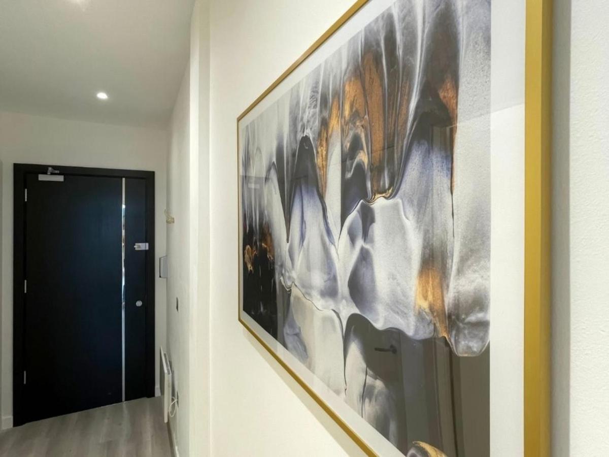 Aparthotel A Lovely Calm & High-End Space Near Cmk I Pet Friendly I Free Parking I Eco-Serviced Apartment By Free Range Stays Milton Keynes