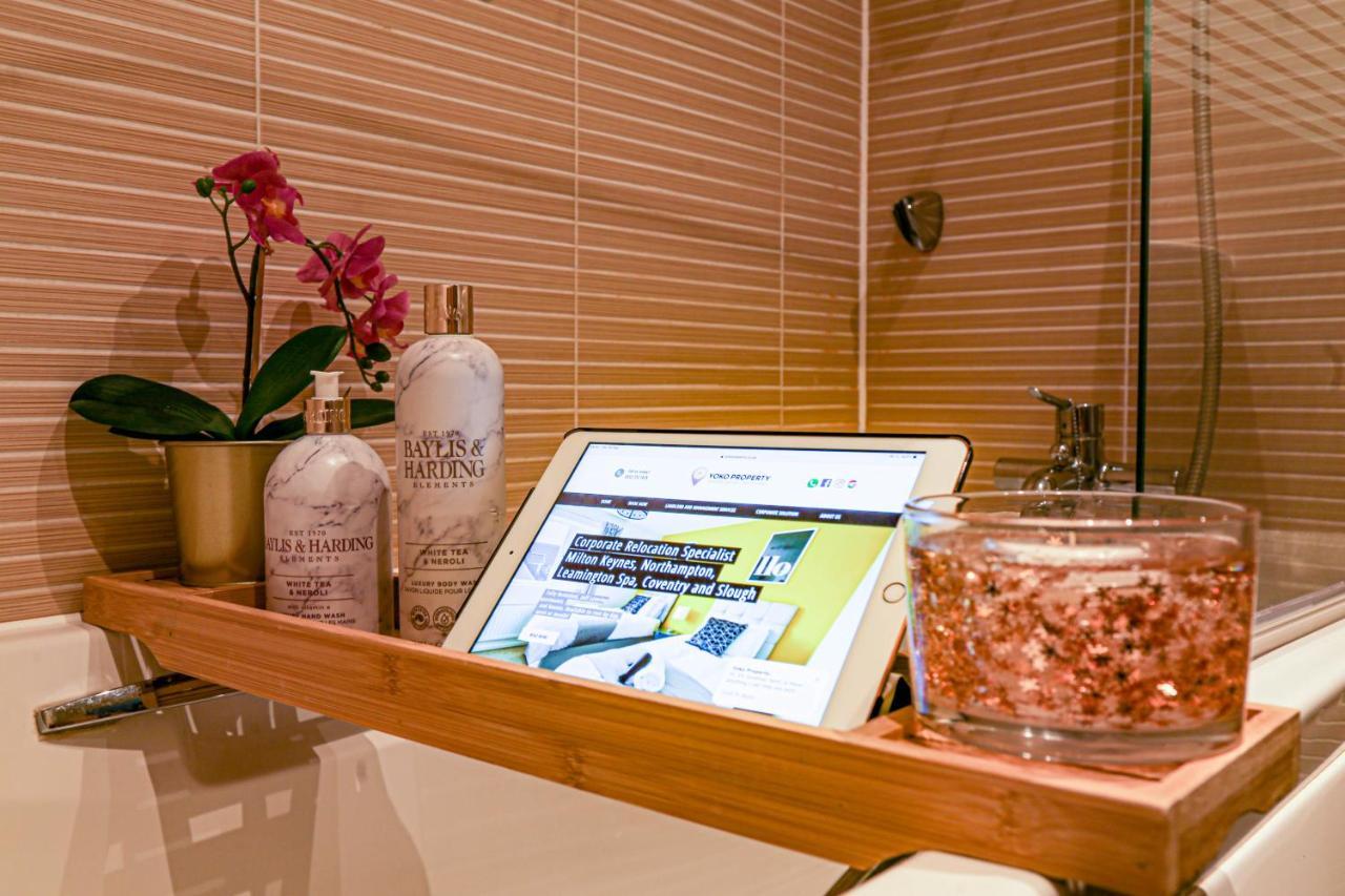 Luxury Mk Apartment: Smart Living With Parking & Balcony Milton Keynes