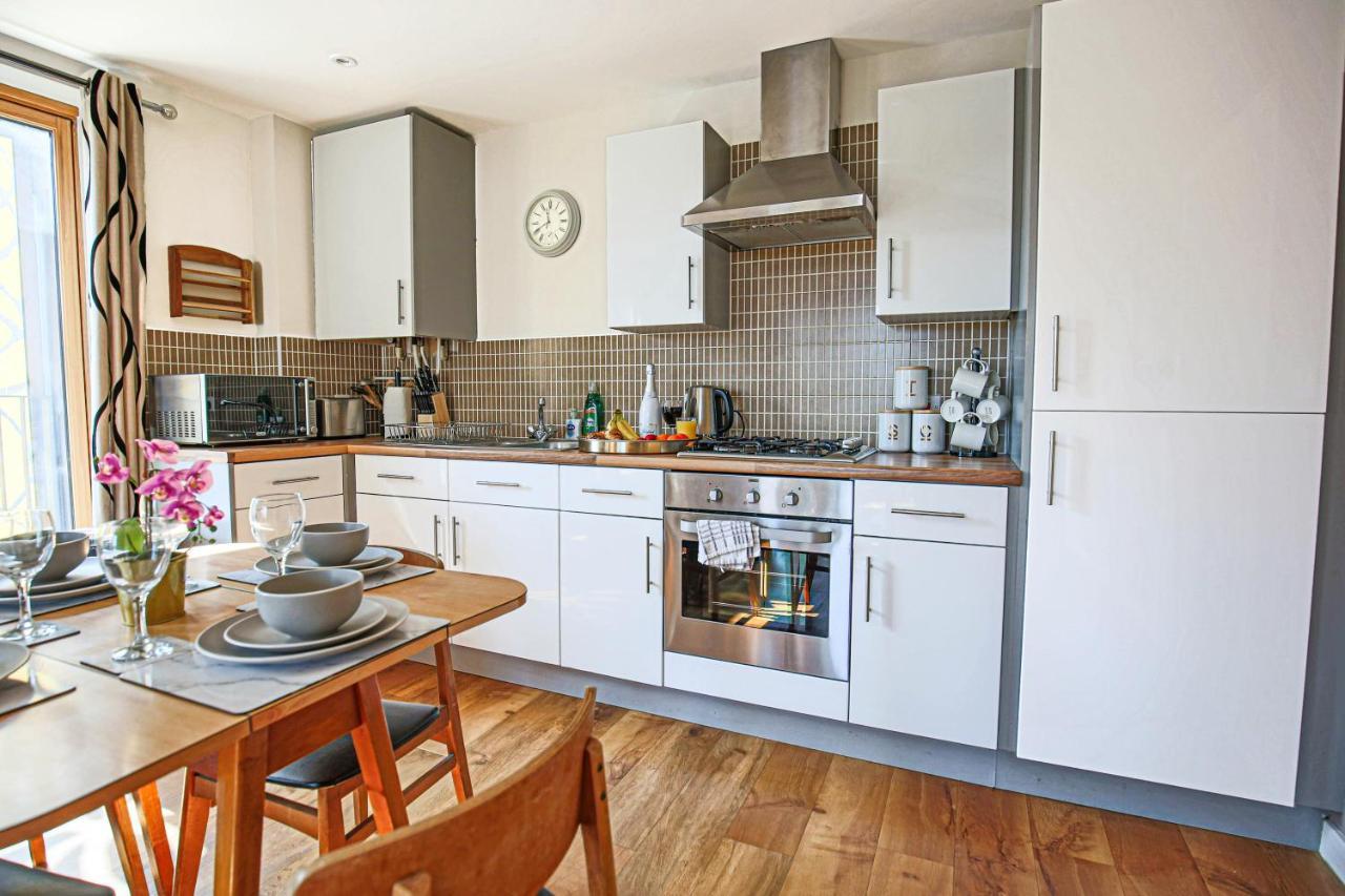 Luxury Mk Apartment: Smart Living With Parking & Balcony Apartamento