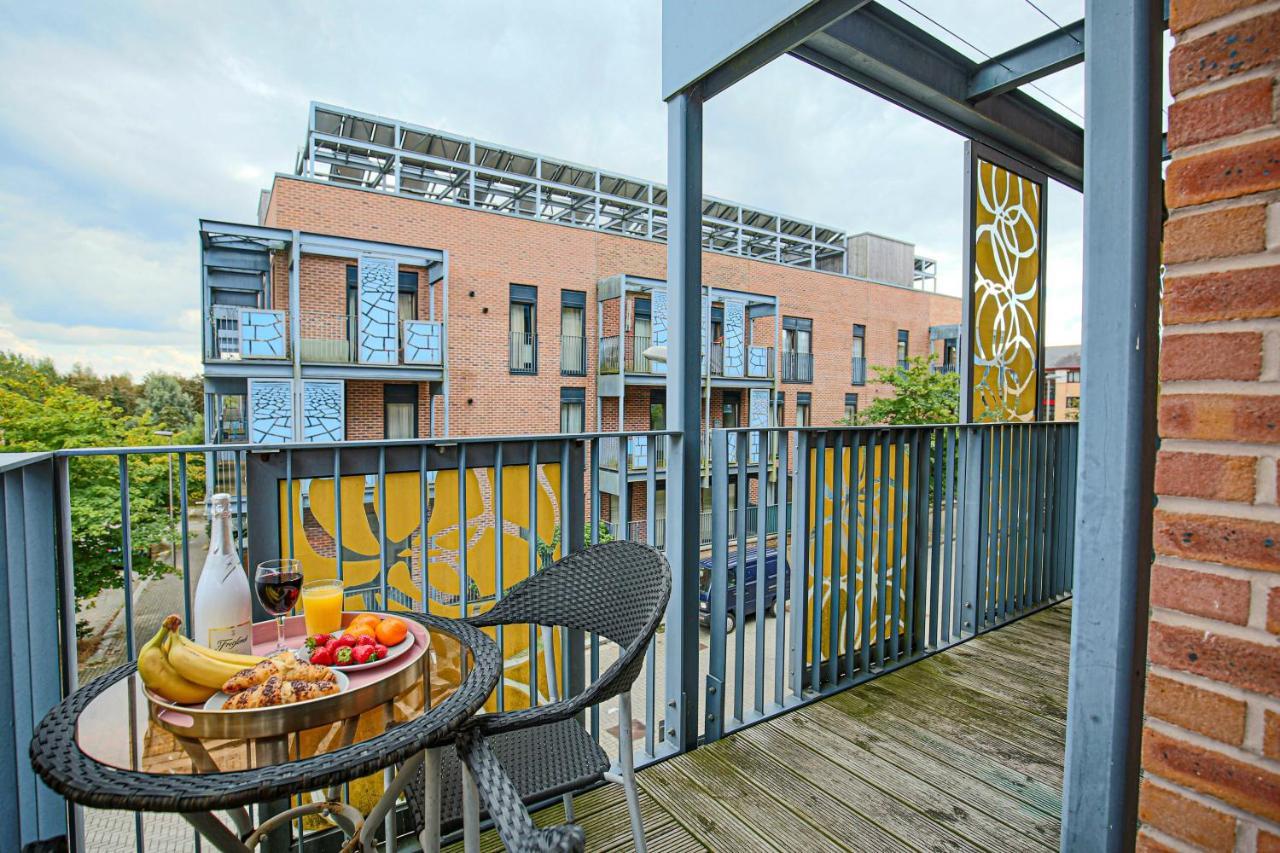Luxury Mk Apartment: Smart Living With Parking & Balcony Apartamento Milton Keynes