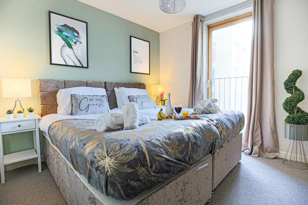Apartamento Luxury Mk Apartment: Smart Living With Parking & Balcony Milton Keynes