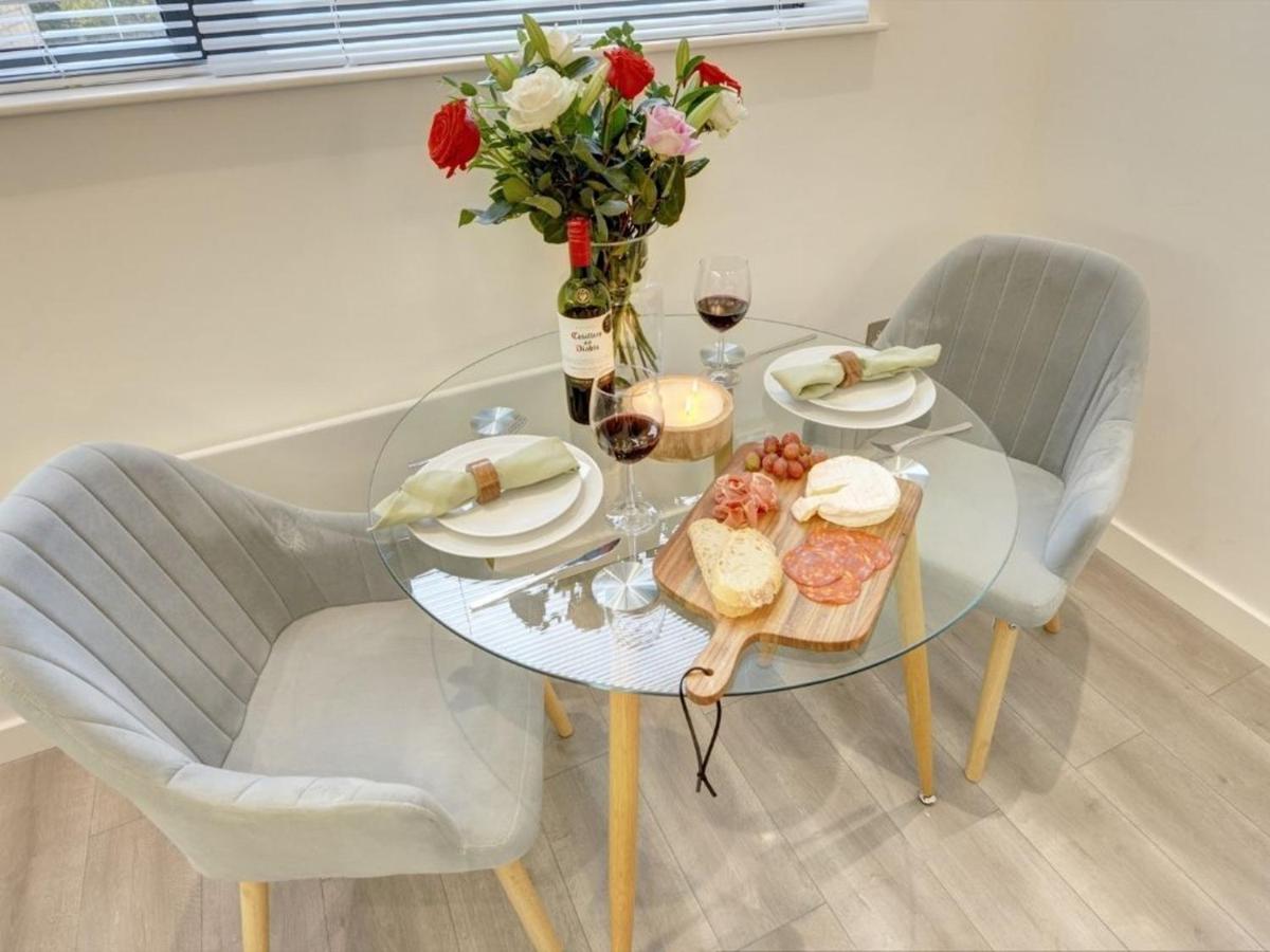 A Lovely Calm & High-End Space Near Cmk I Pet Friendly I Free Parking I Eco-Serviced Apartment By Free Range Stays Milton Keynes