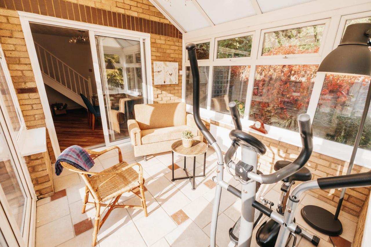 Booker Avenue House - 4 Bedroom House With Garden And Parking *