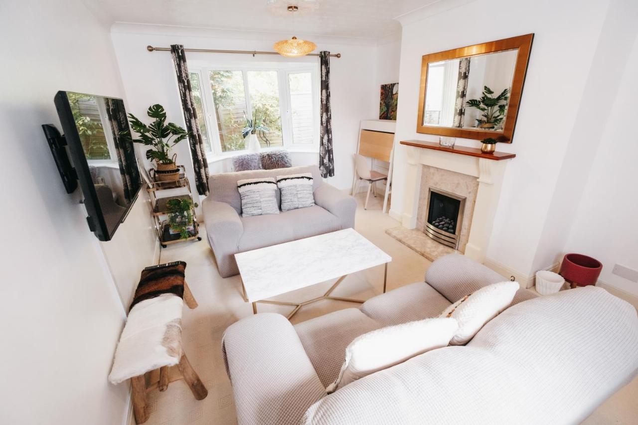 Holiday home Booker Avenue House - 4 Bedroom House With Garden And Parking Milton Keynes
