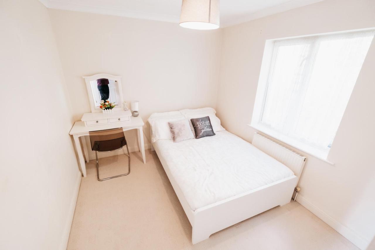 Holiday home Booker Avenue House - 4 Bedroom House With Garden And Parking