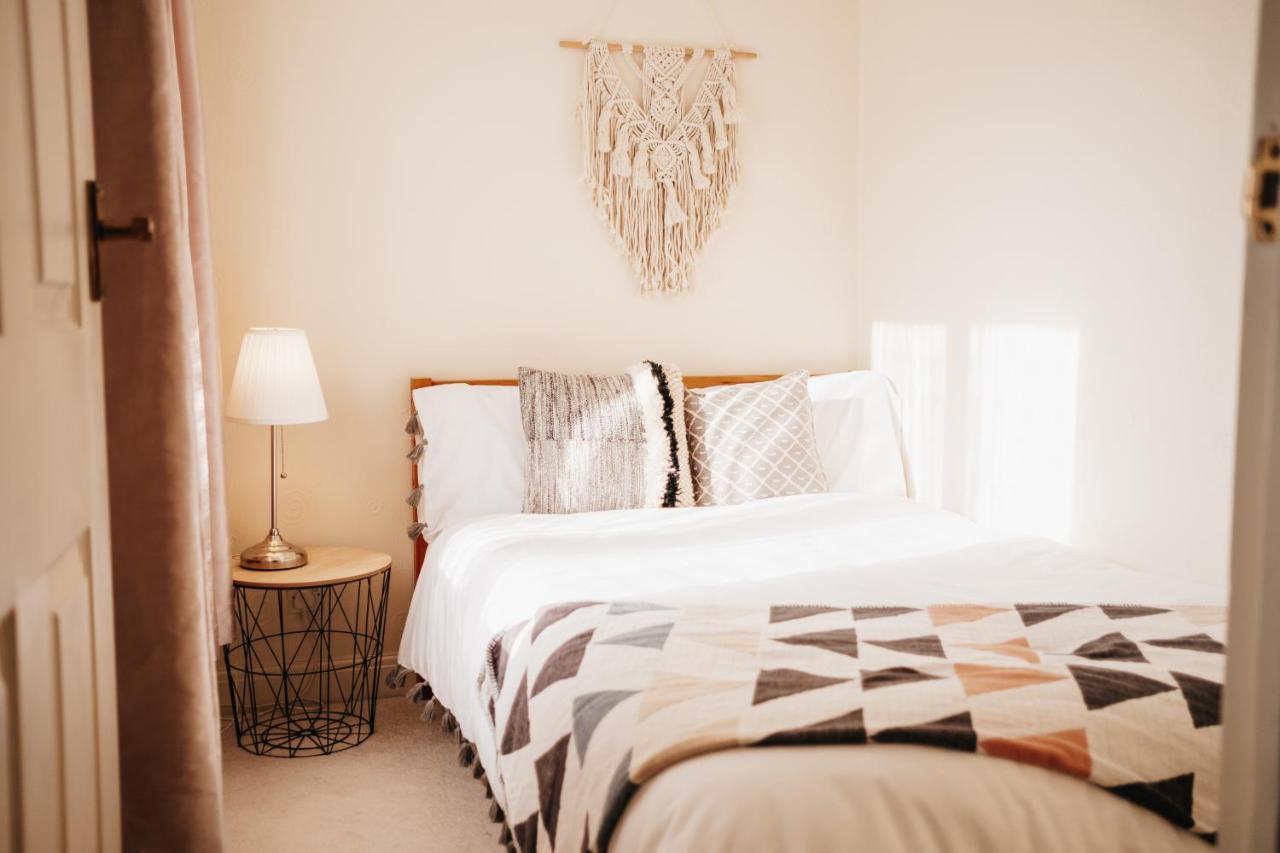 Booker Avenue House - 4 Bedroom House With Garden And Parking Milton Keynes