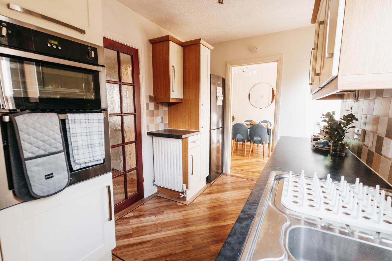 Holiday home Booker Avenue House - 4 Bedroom House With Garden And Parking Milton Keynes