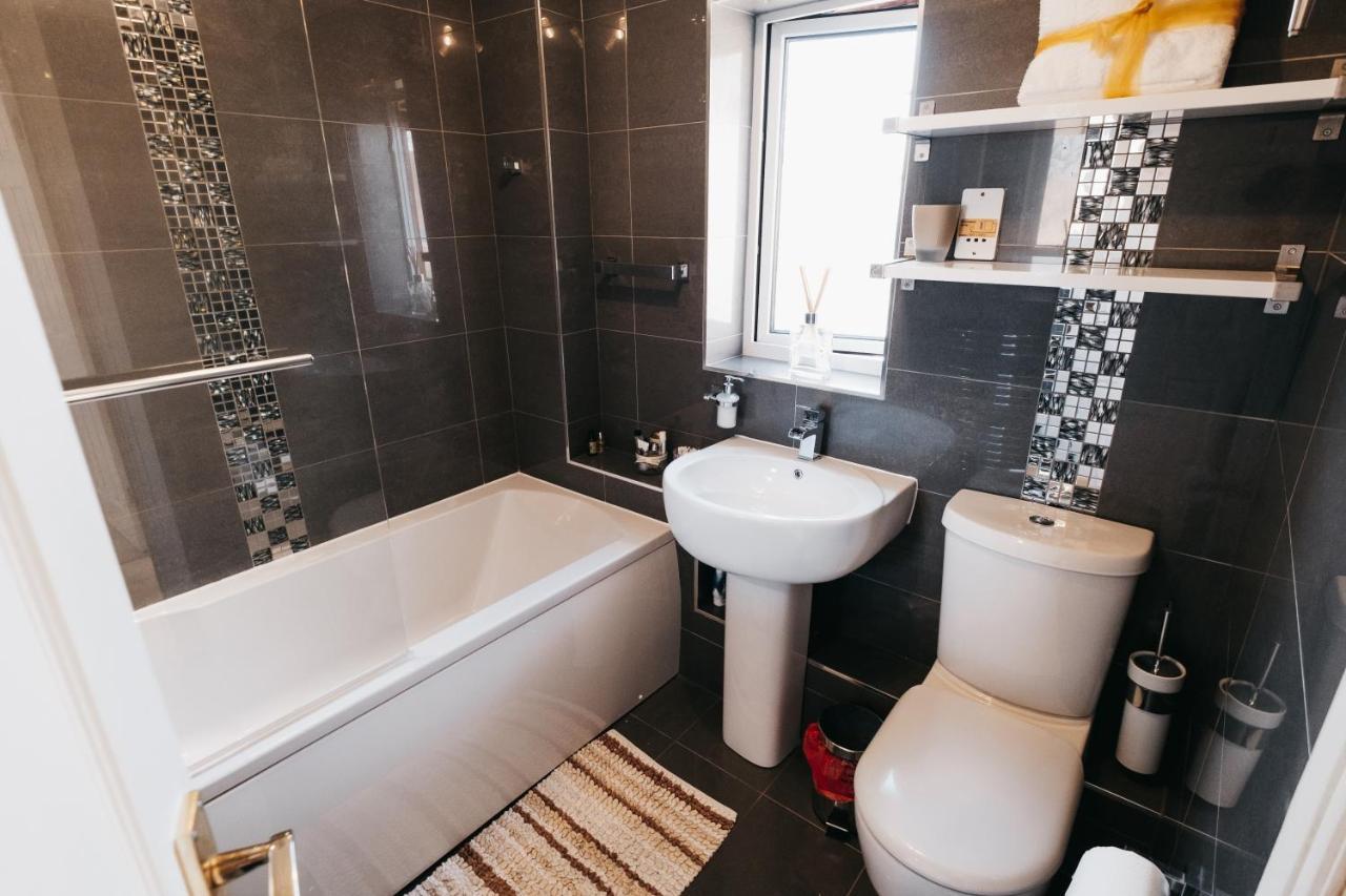 Holiday home Booker Avenue House - 4 Bedroom House With Garden And Parking Milton Keynes