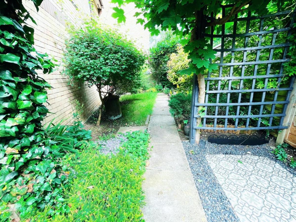 Holiday home Booker Avenue House - 4 Bedroom House With Garden And Parking Milton Keynes