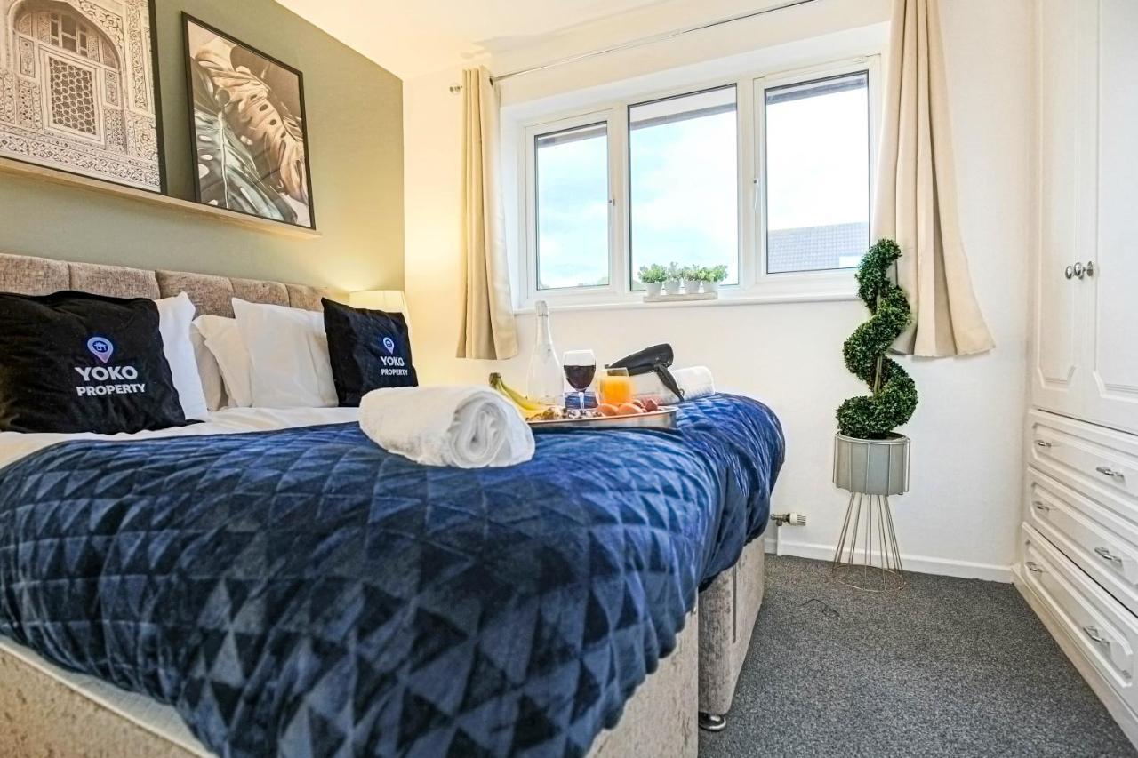 Detached House - Centre Location - Free Parking, Garden, Smart Tvs With Netflix By Yoko Holiday home *