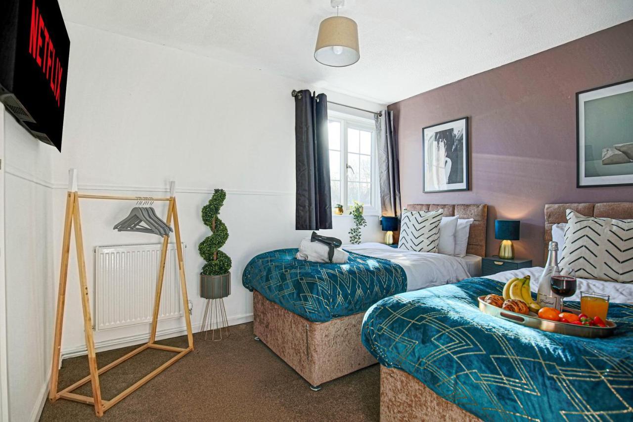 Petworth House: Central Retreat With Pool Table And Garden Holiday home