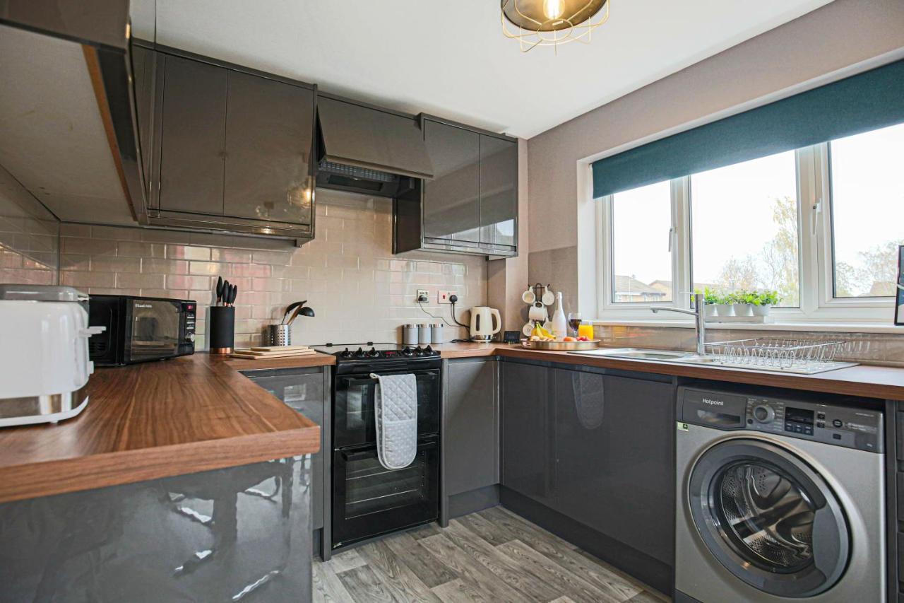 Detached House - Centre Location - Free Parking, Garden, Smart Tvs With Netflix By Yoko