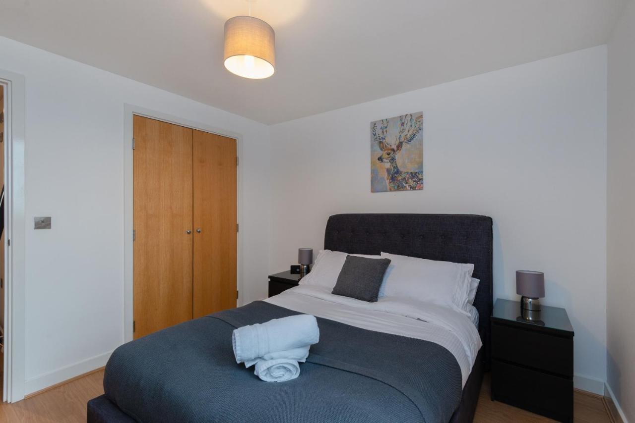 The Vizion Serviced From Pincott - Free Parking, Private Balcony, And Wifi
