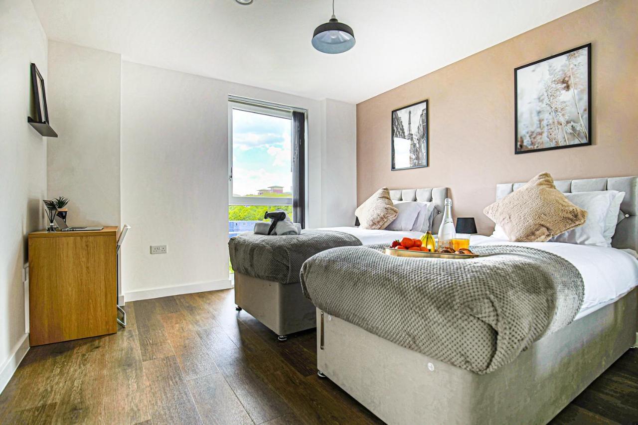 Apartment Penthouse Oasis: Centre Retreat With Balcony And Entertainment *