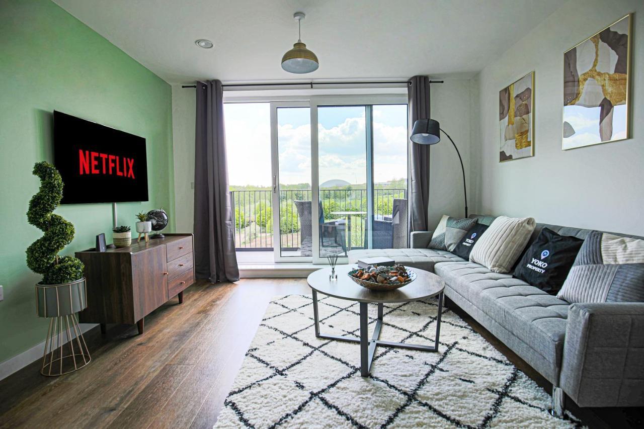 Penthouse Oasis: Centre Retreat With Balcony And Entertainment * Milton Keynes
