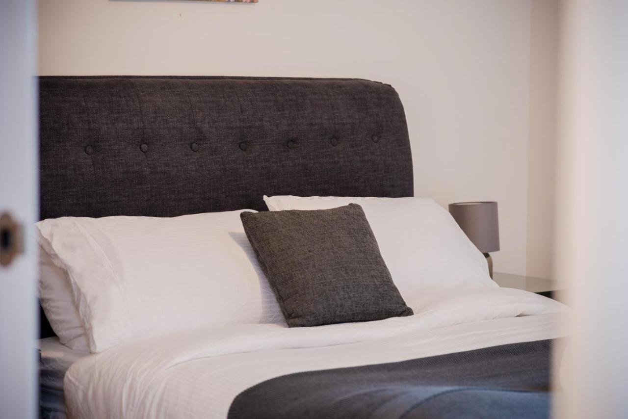 The Vizion Serviced From Pincott - Free Parking, Private Balcony, And Wifi Apartment