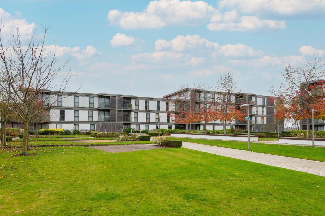 The Vizion Serviced From Pincott - Free Parking, Private Balcony, And Wifi