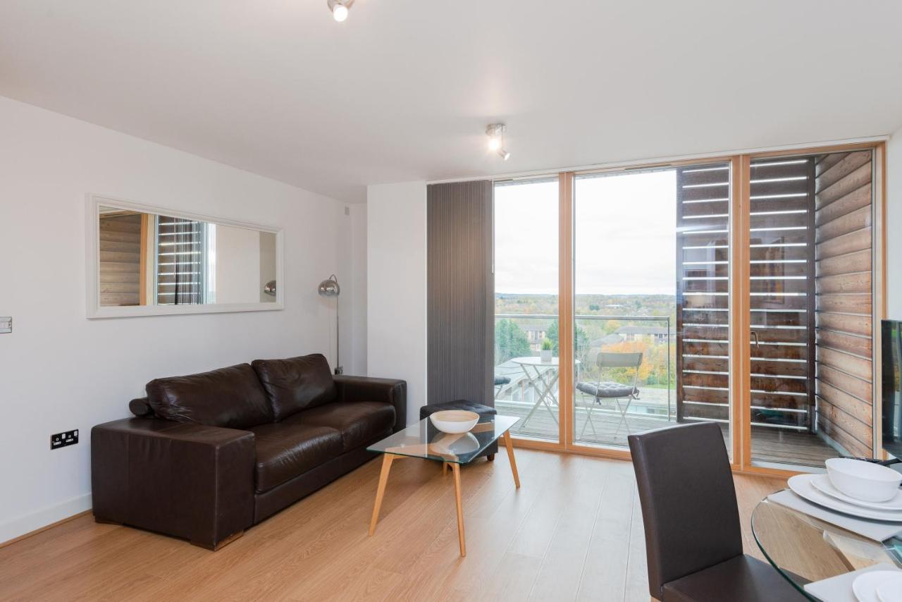 Apartment The Vizion Serviced From Pincott - Free Parking, Private Balcony, And Wifi Milton Keynes