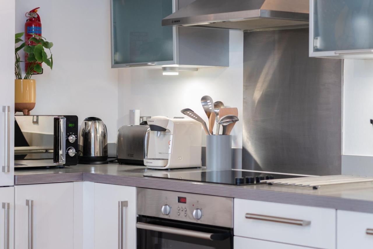 The Vizion Serviced From Pincott - Free Parking, Private Balcony, And Wifi