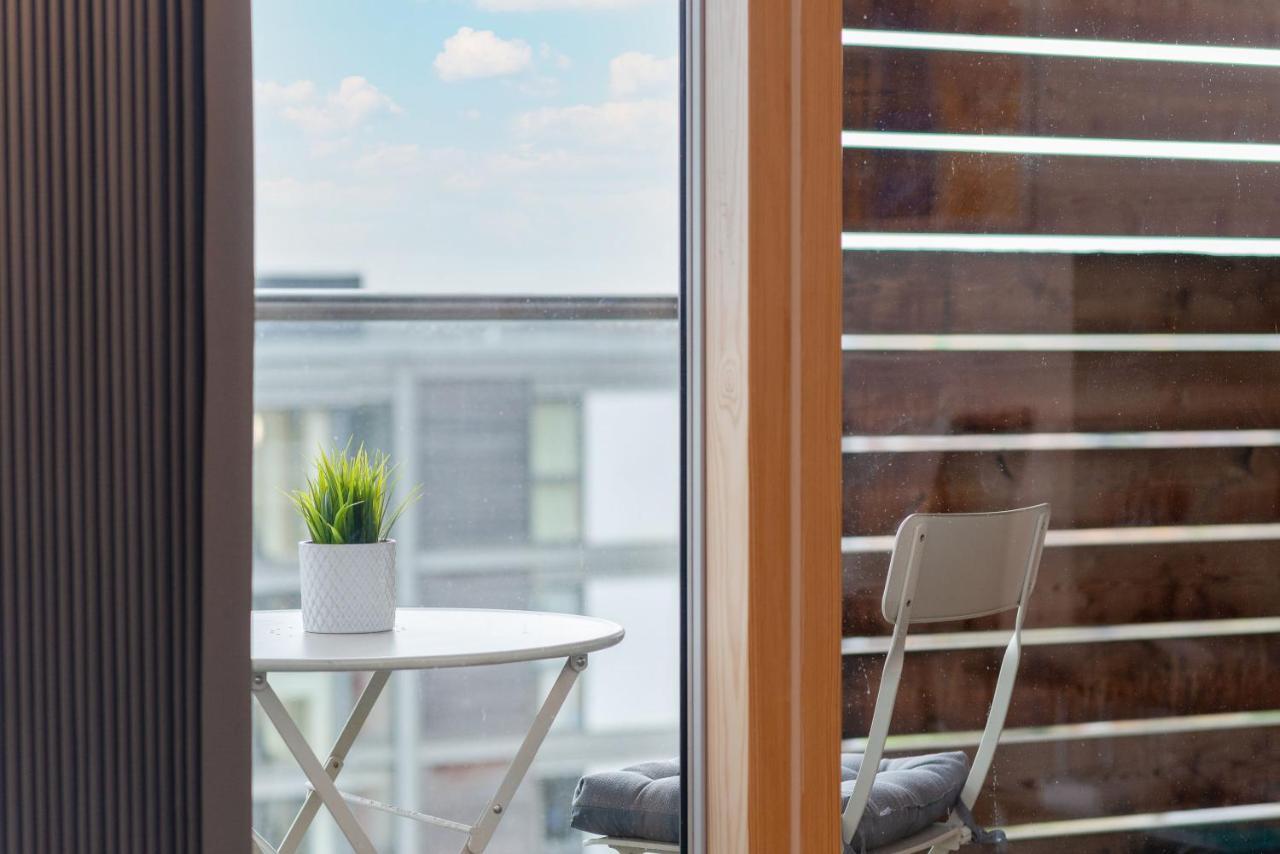 The Vizion Serviced From Pincott - Free Parking, Private Balcony, And Wifi *