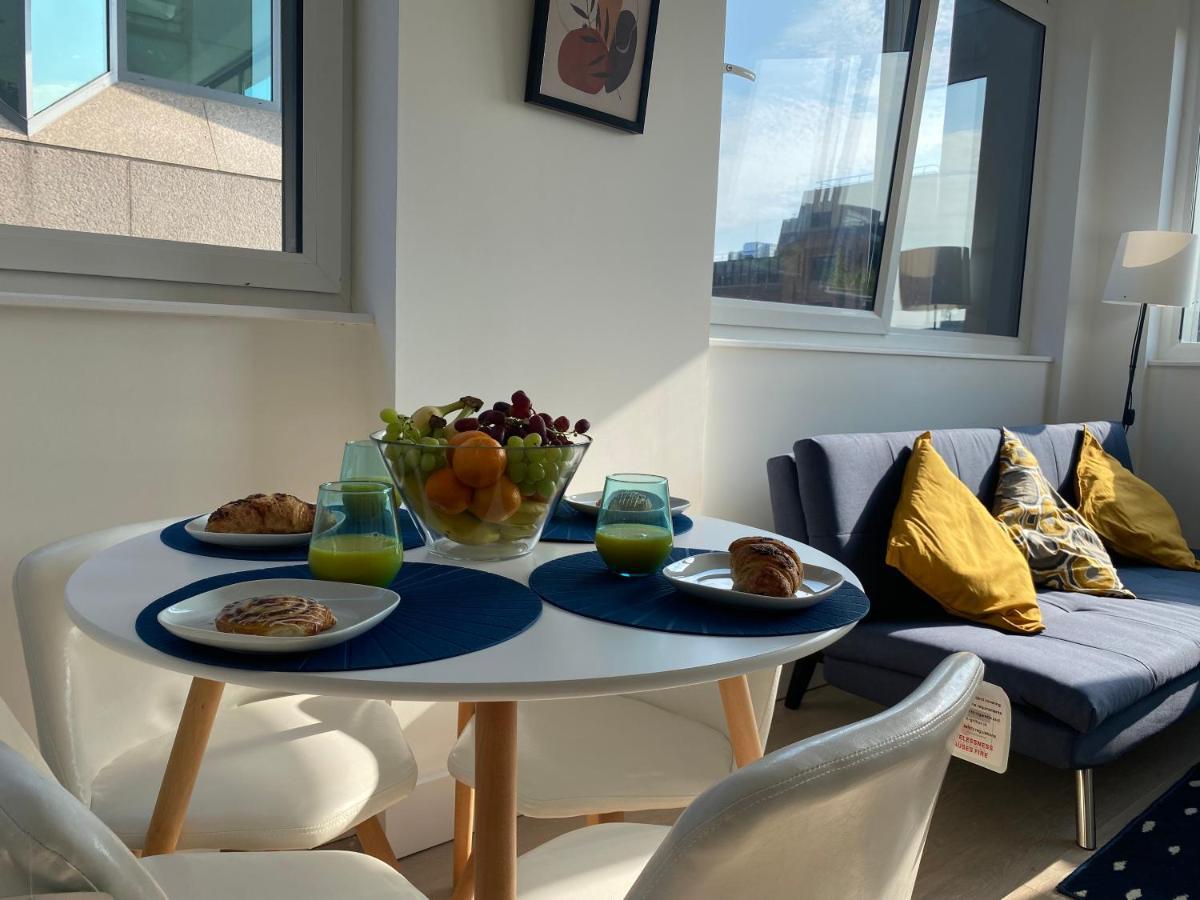 Central Location, Parking, Wi-fi, Modern Apartment *
