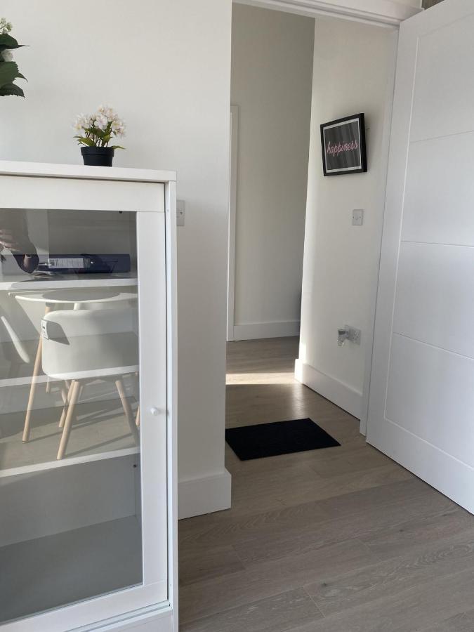 Central Location, Parking, Wi-fi, Modern Apartment *