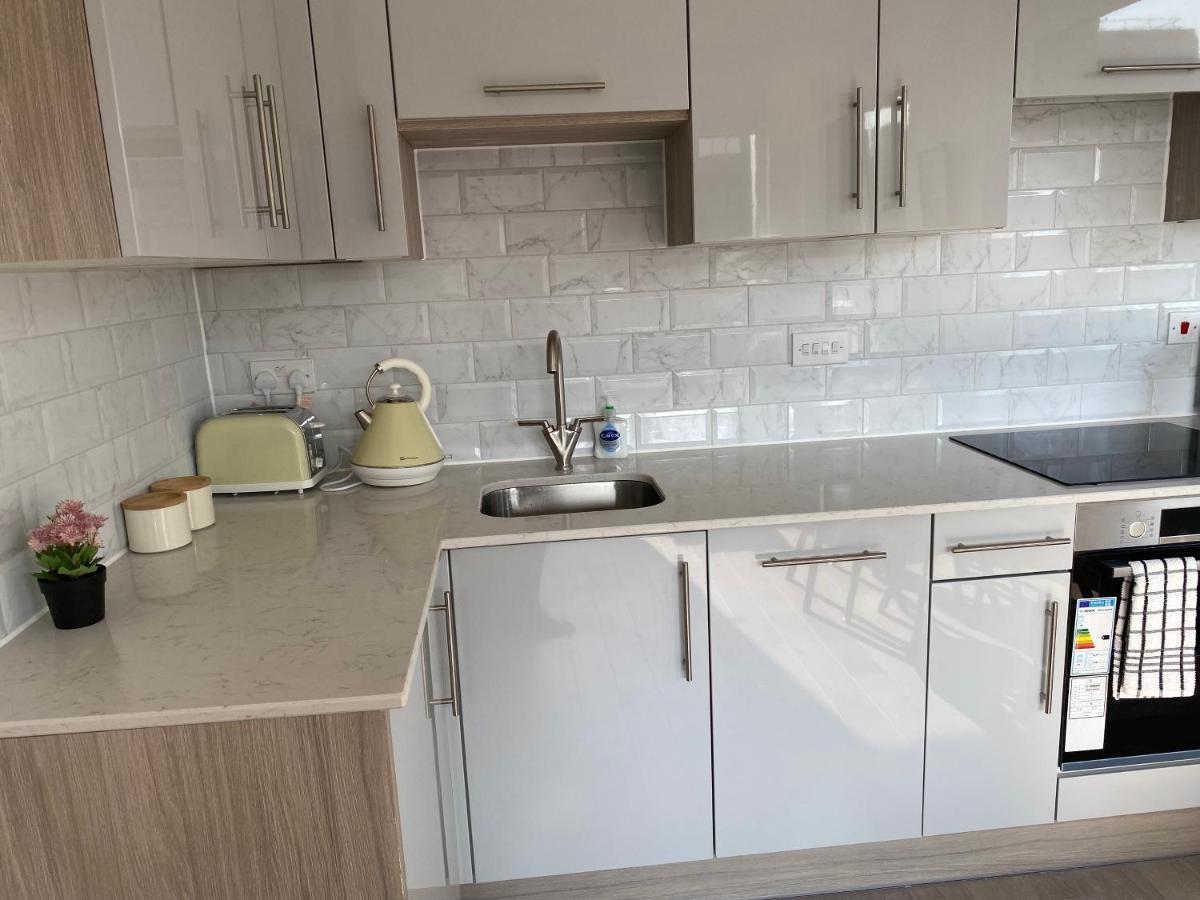 Central Location, Parking, Wi-fi, Modern Apartment *