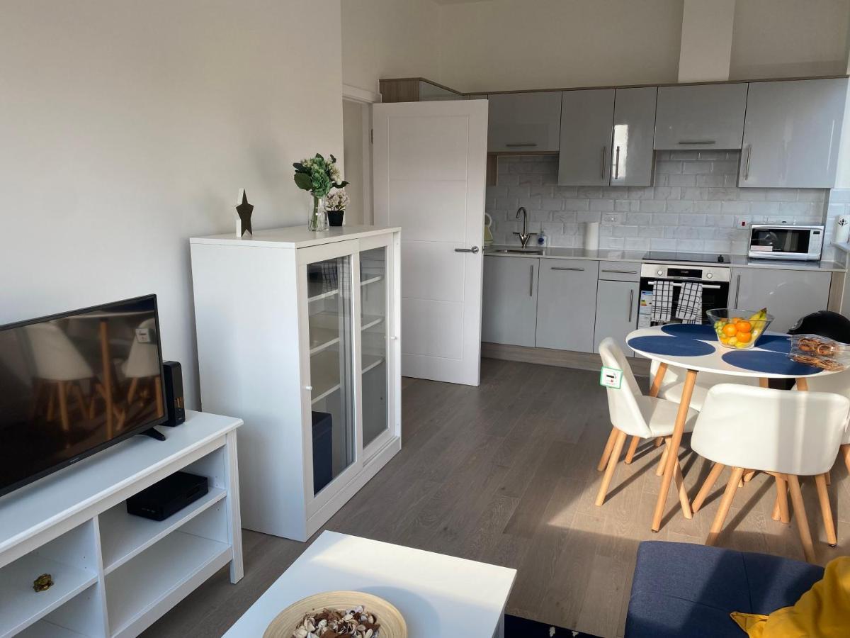 Central Location, Parking, Wi-fi, Modern Apartment *