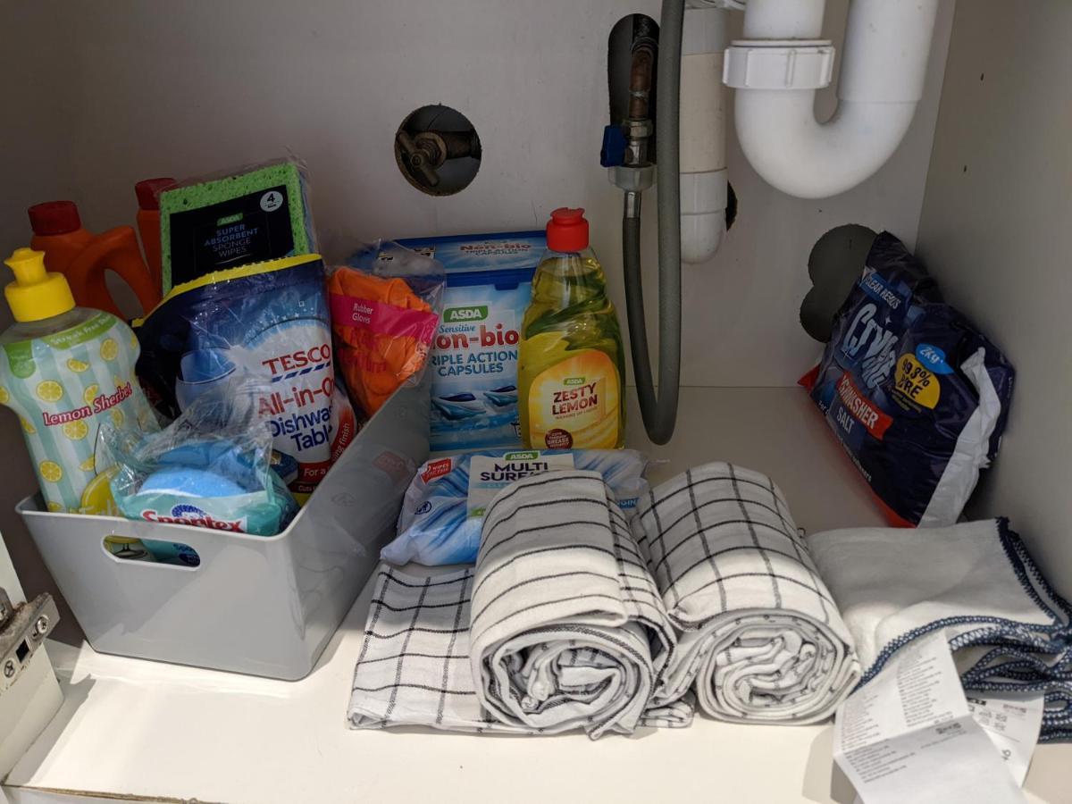 Entire 3 Bed Sleeps 6, Wifi, 2 Parking Spaces