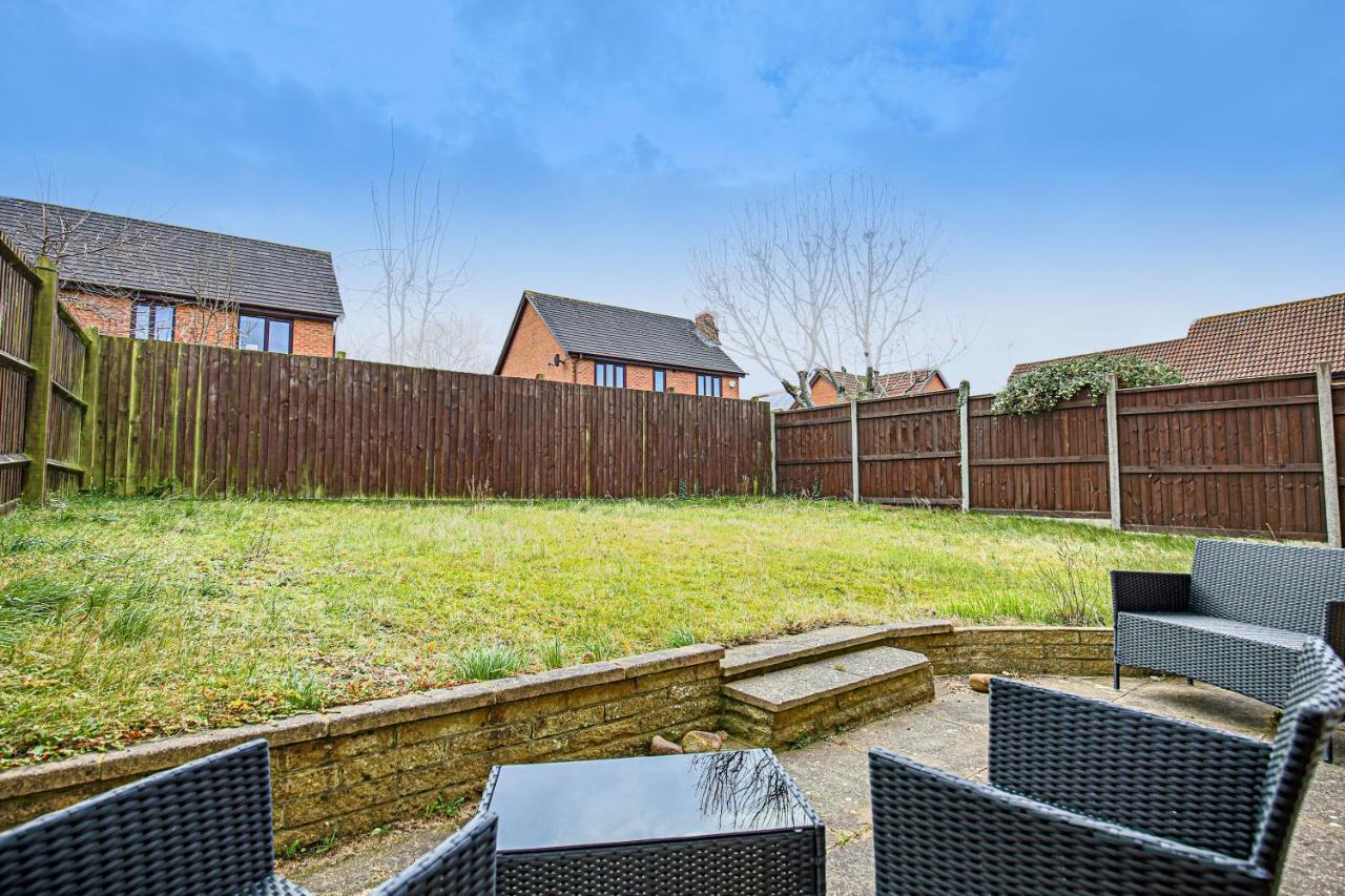 Holiday home Detached House With Free Parking, Self Check-in, Fast Wifi And Smart Tv With Netflix By Yoko