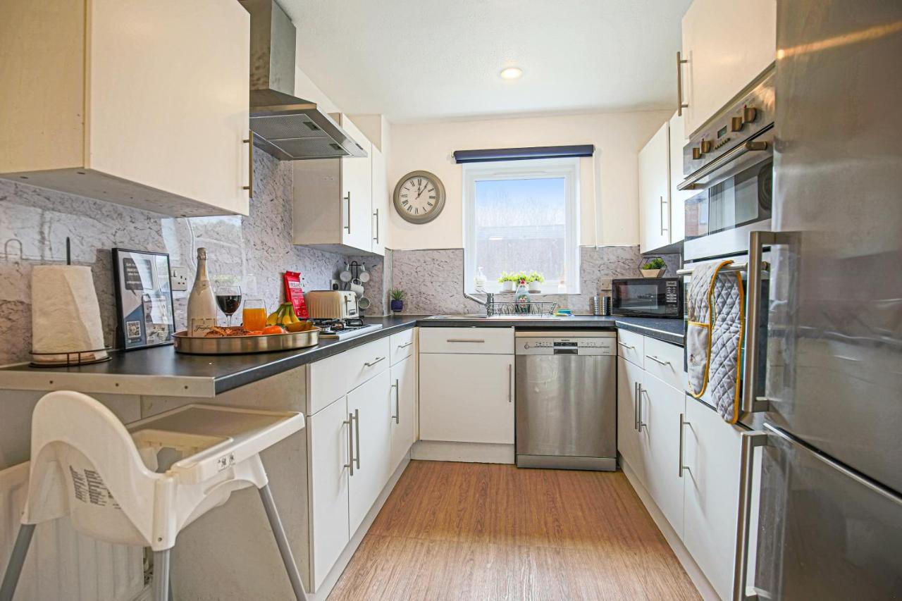 Holiday home Detached House With Free Parking, Self Check-in, Fast Wifi And Smart Tv With Netflix By Yoko