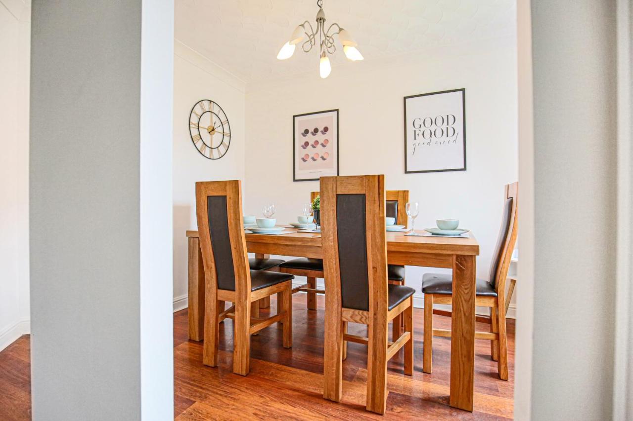 Detached House With Free Parking, Self Check-in, Fast Wifi And Smart Tv With Netflix By Yoko * Milton Keynes