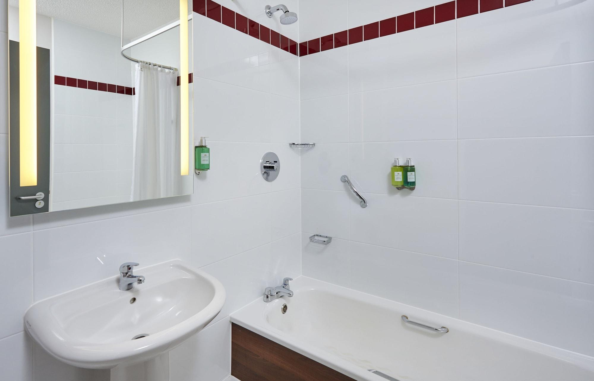 Leonardo 4* Milton Keynes