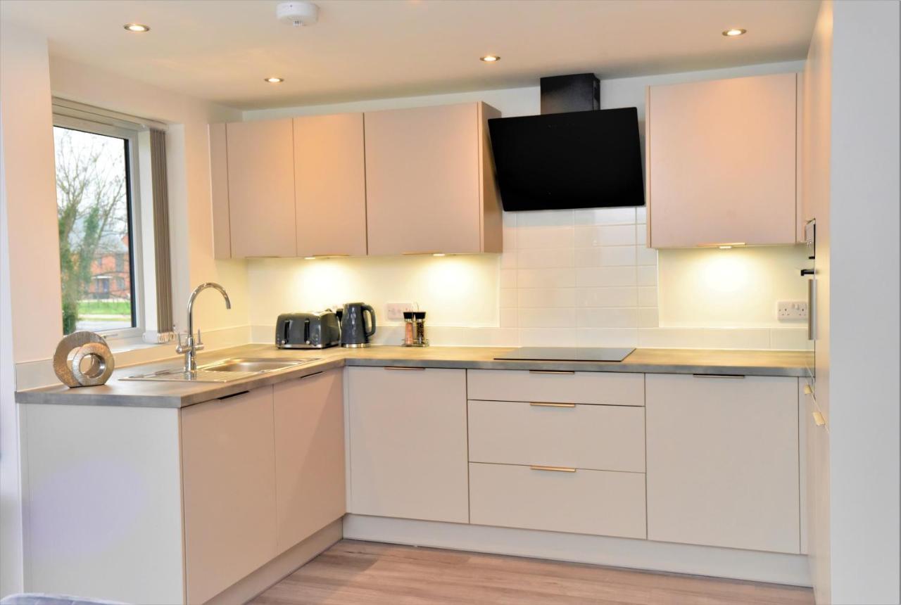Apartment Exec 2bed 2bath Serviced Balcony Parking *