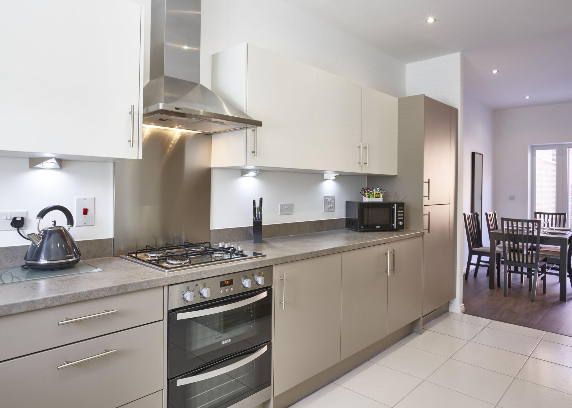 Shortstaymk Campbell Park: Serviced With Sky Sports & Free Wi-fi *